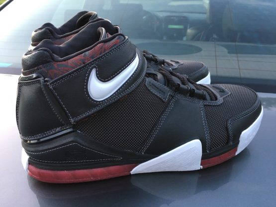 Nike Air Zoom LeBron II (2004) - Image 2