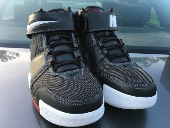 Nike Air Zoom LeBron II (2004) - Image 3