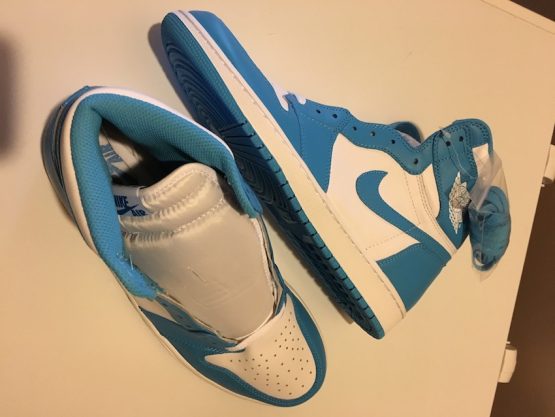 Nike Air Jordan Retro 1 OG - UNC (2015) - Image 2