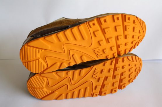 Nike Air Max 90 Leather Premium "Wheat Skulls" (2007) - Image 4