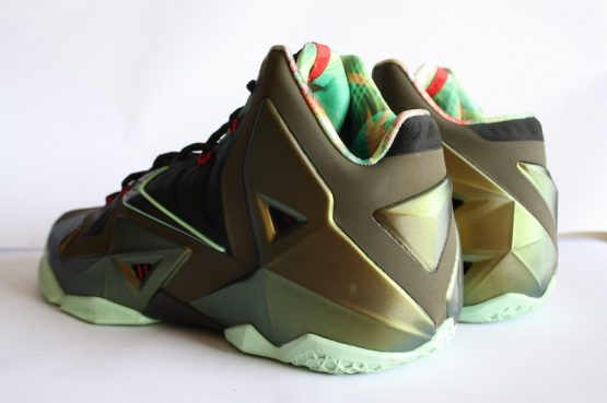 Nike Air Zoom LeBron XI "Kings Pride" (2013) - Image 2
