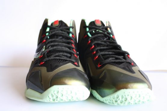 Nike Air Zoom LeBron XI "Kings Pride" (2013) - Image 4