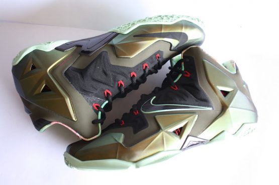 Nike Air Zoom LeBron XI "Kings Pride" (2013)