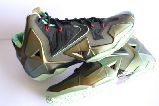 Nike Air Zoom LeBron XI "Kings Pride" (2013) - Image 7