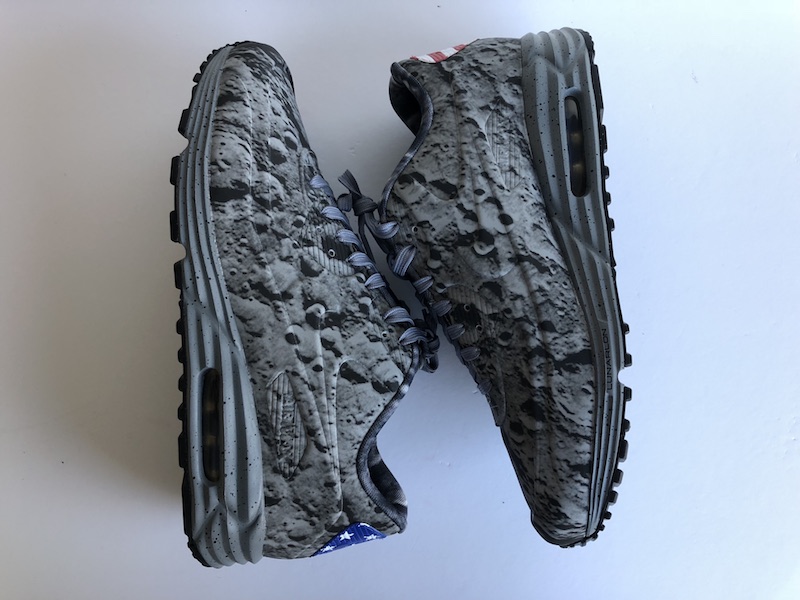 Authentic Nike Air Max Moon | 700098-007
