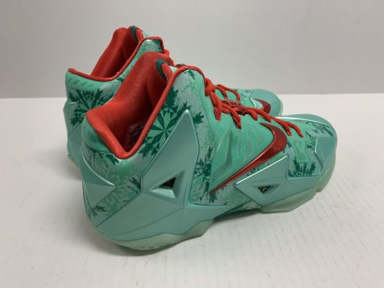 Nike Air Zoom LeBron XI "Christmas" (2013) - Image 4