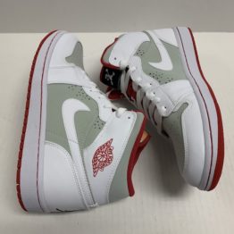 Air Jordan 1 Hare 374454-011: Size 10.5