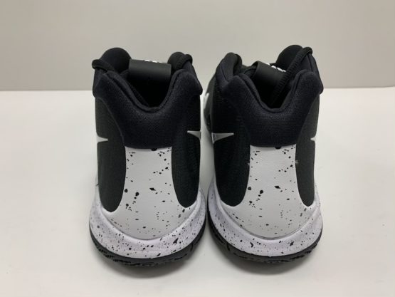 Nike Kyrie 4 "Oreo" - Image 3