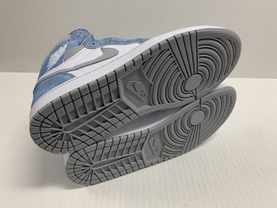 Nike Air Jordan 1 High Retro "Hyper Royal" (2021) - Image 5
