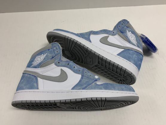 Nike Air Jordan 1 High Retro "Hyper Royal" (2021) - Image 6