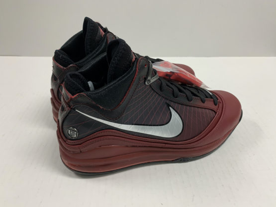 Nike LeBron 7 "Christmas" (2019) - Image 4